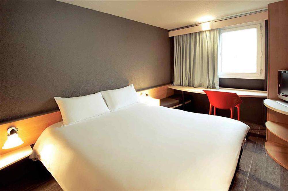 Hotel Ibis Maine Montparnasse París Habitación foto
