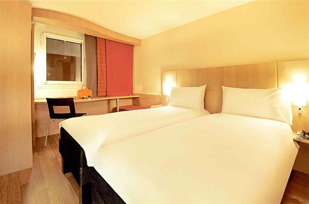 Hotel Ibis Maine Montparnasse París Habitación foto